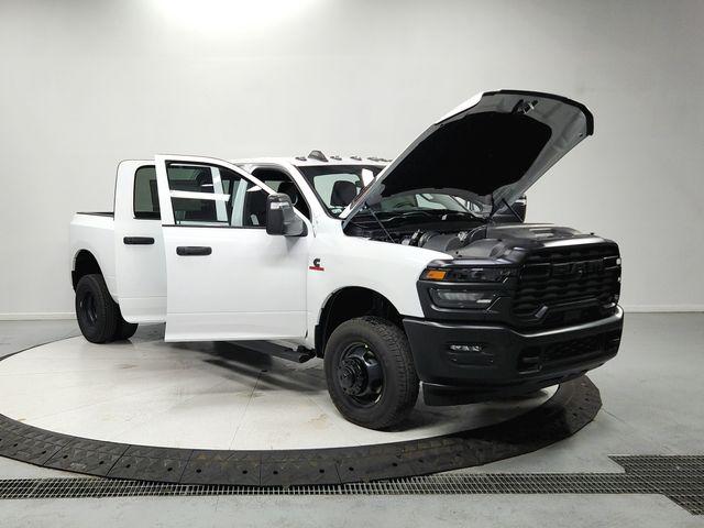 صورة 10 لـ 2025 RAM 3500 TRADESMAN