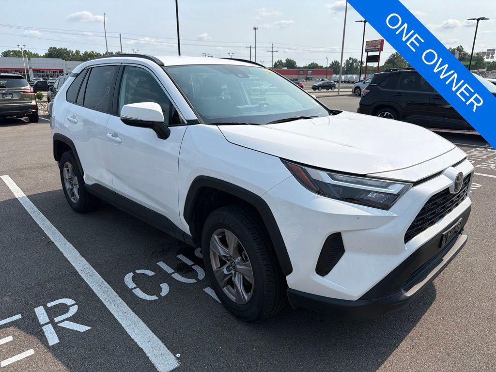 2025 Toyota RAV4 XLE — фото 1