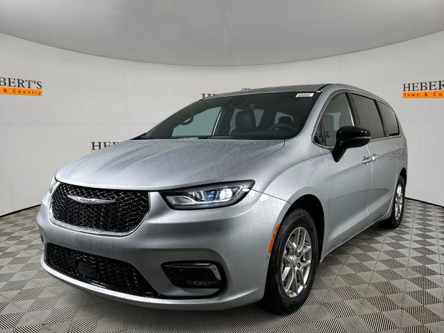 New 2026 Chrysler Pacifica Select