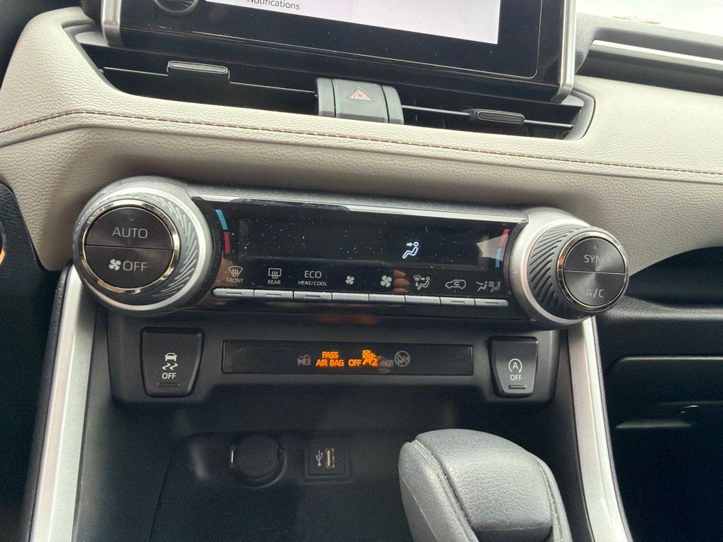 صورة مصغرة 25 لـ 2024 Toyota RAV4 XLE