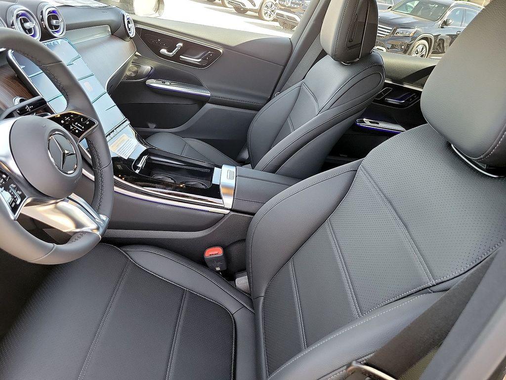 2026 Mercedes-BENZ GLC — миниатюра 16