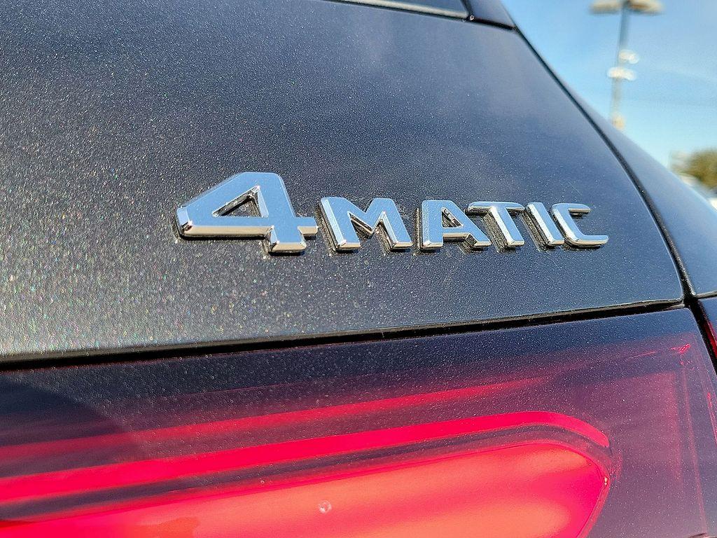 2026 Mercedes-BENZ GLC — миниатюра 12
