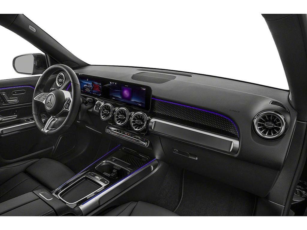 2026 Mercedes-BENZ GLB — фото 10
