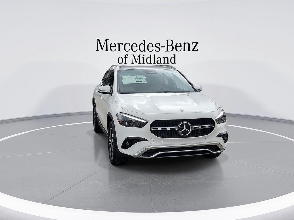 2026 Mercedes-BENZ GLA photo 2