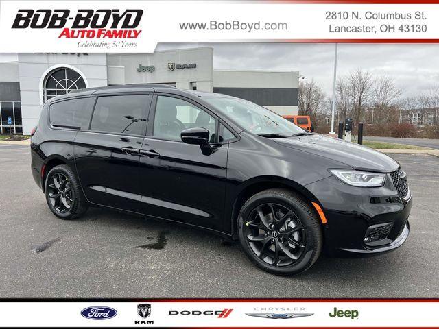 New 2026 Chrysler Pacifica Select