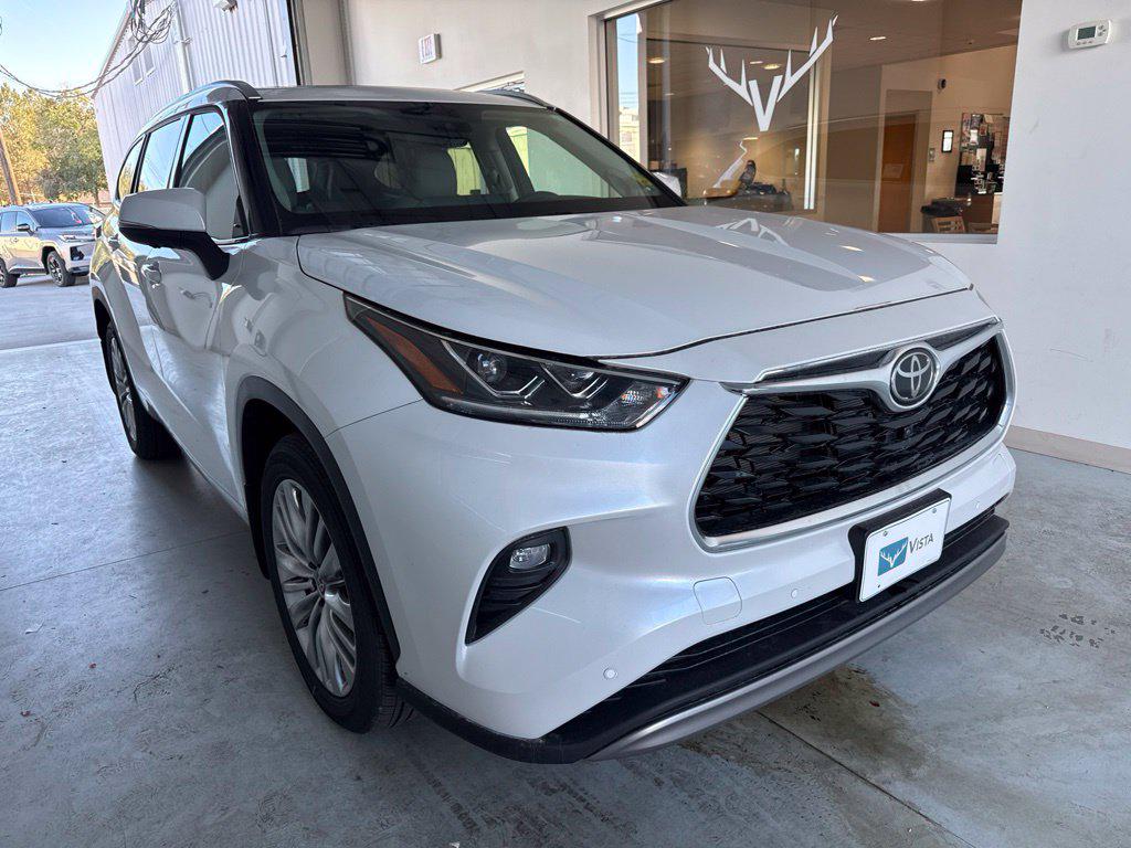 New 2026 Toyota Highlander Platinum