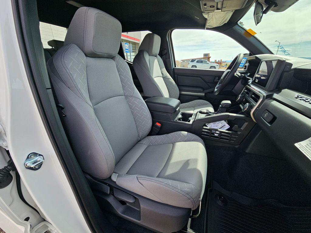 صورة مصغرة 23 لـ 2026 Toyota TACOMA SR5