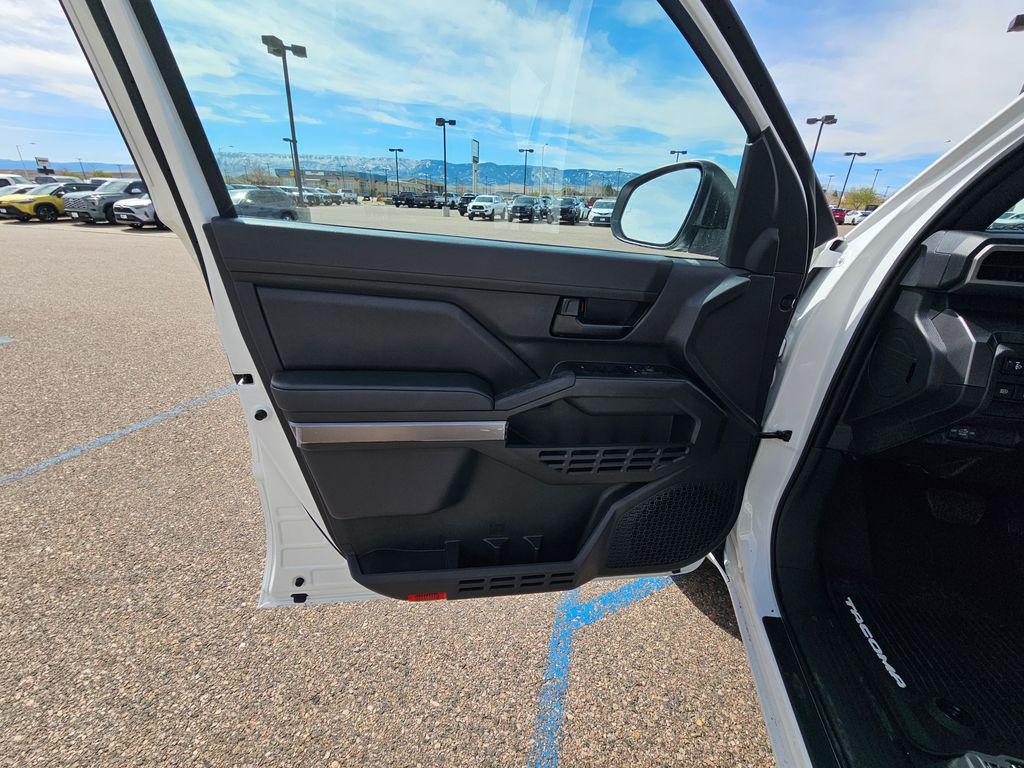 صورة مصغرة 16 لـ 2026 Toyota TACOMA SR5