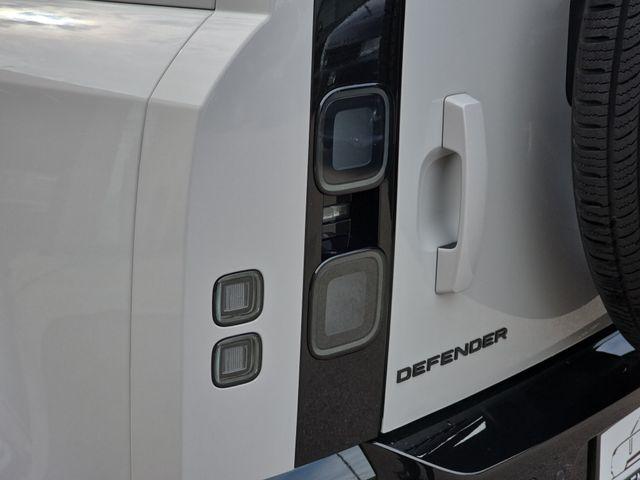 2026 LAND Rover DEFENDER P300 S — миниатюра 23
