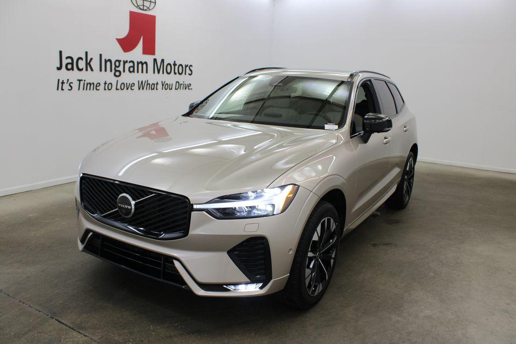 2026 Volvo XC60 B5 PLUS — фото 2