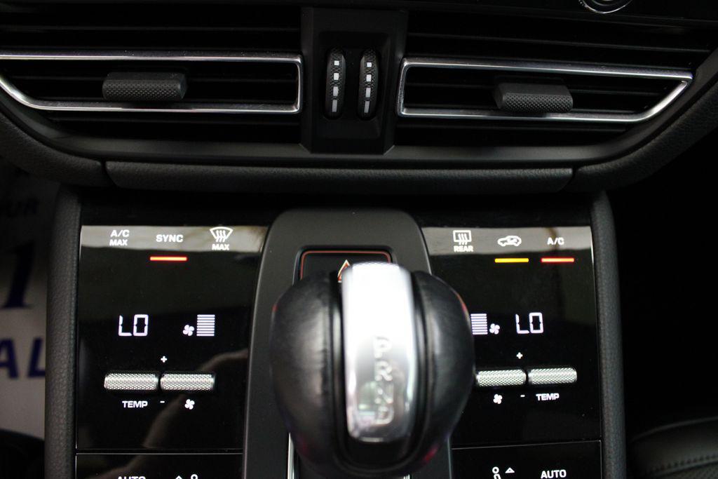 2023 Porsche MACAN thumbnail 36