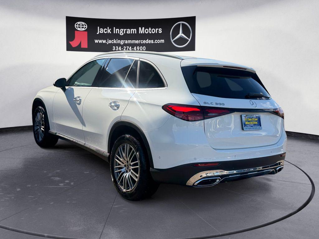 2026 Mercedes-BENZ GLC — миниатюра 3