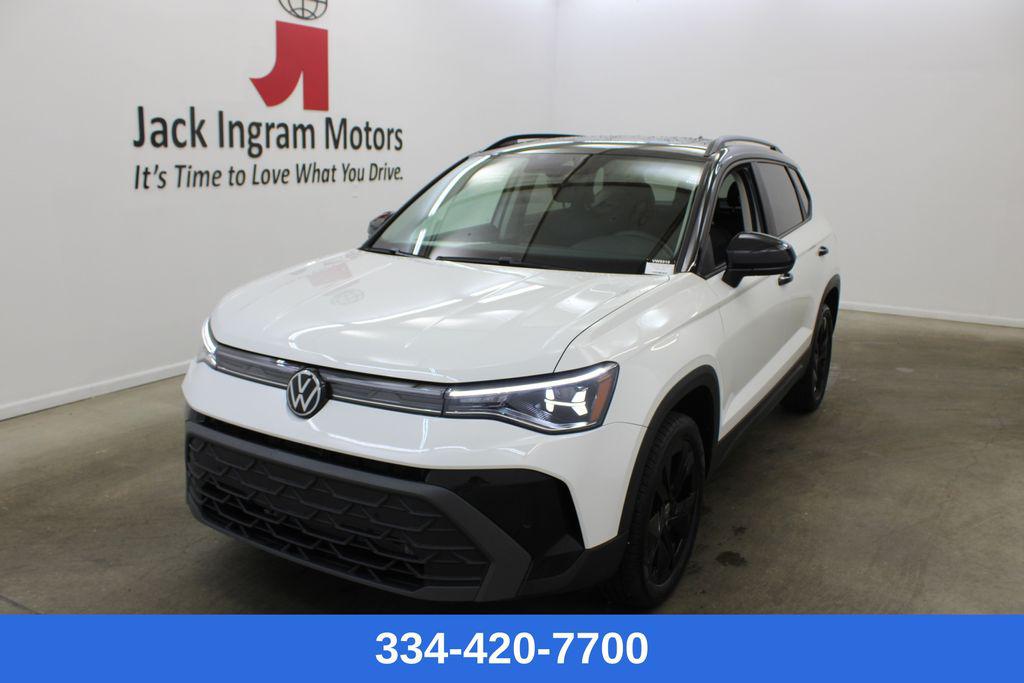 New 2026 Volkswagen Taos SE Black