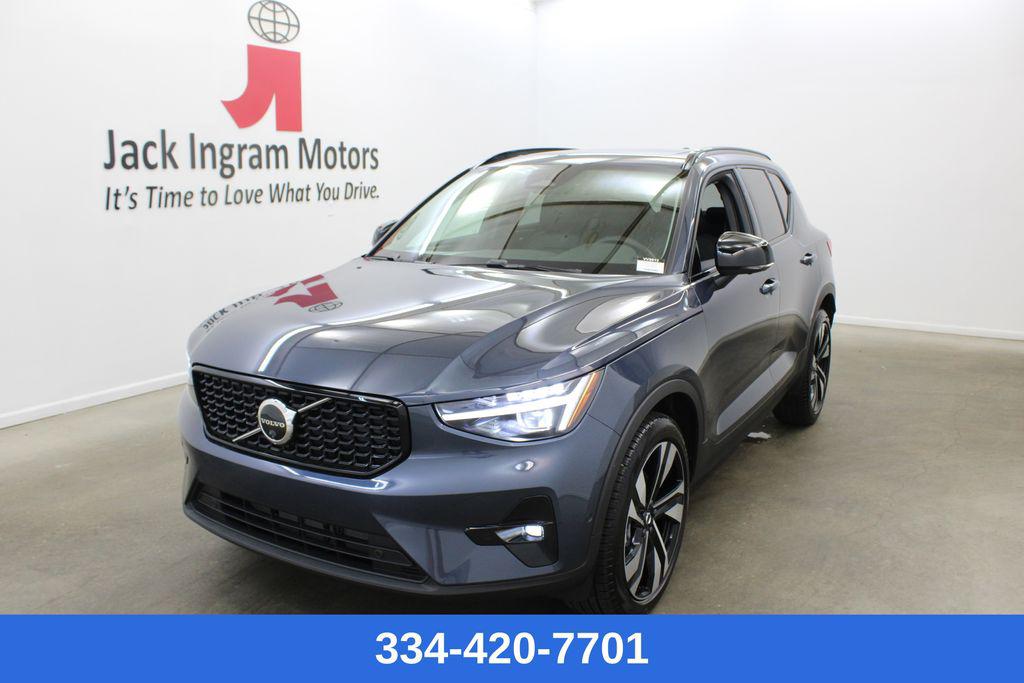 New 2026 Volvo XC40 B5 Ultra