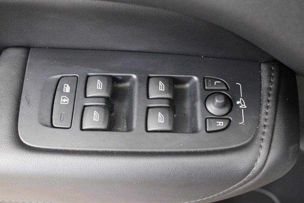 2024 Volvo XC60 B5 PLUS DARK THEME — миниатюра 19