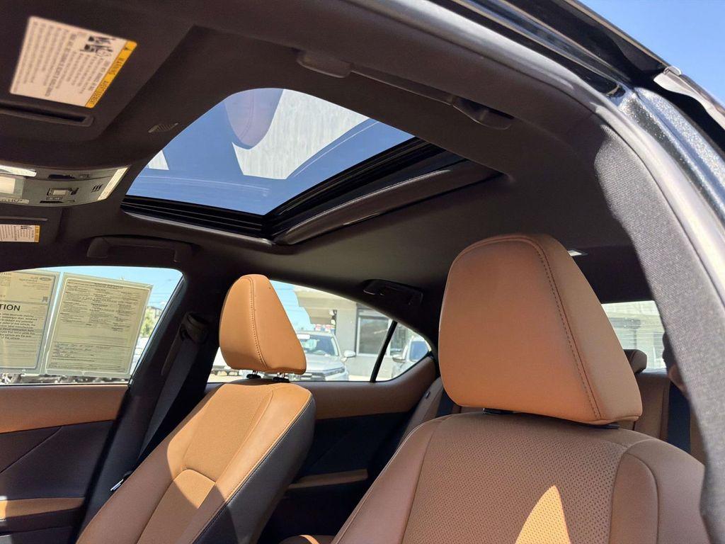 2023 Lexus IS 300 BASE — миниатюра 31