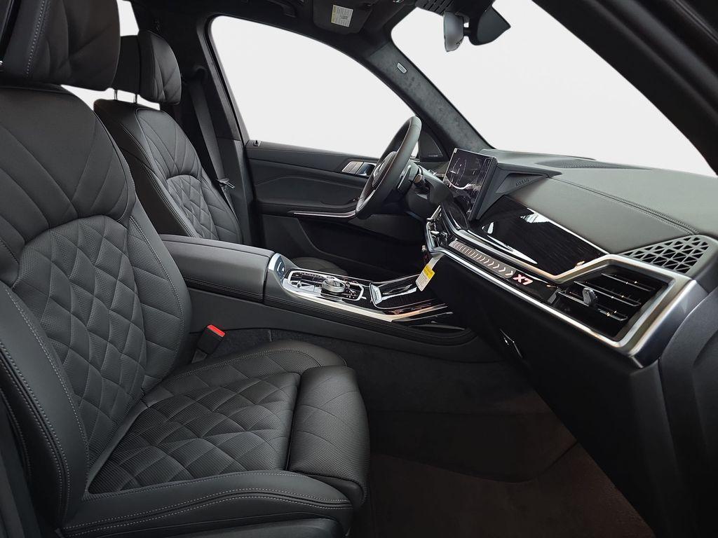صورة 9 لـ 2027 BMW X7 XDRIVE40I