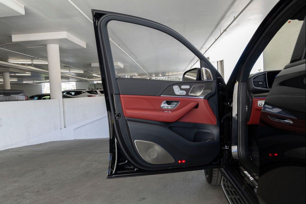 صورة مصغرة 12 لـ 2026 Mercedes-BENZ AMG GLS 63 BASE