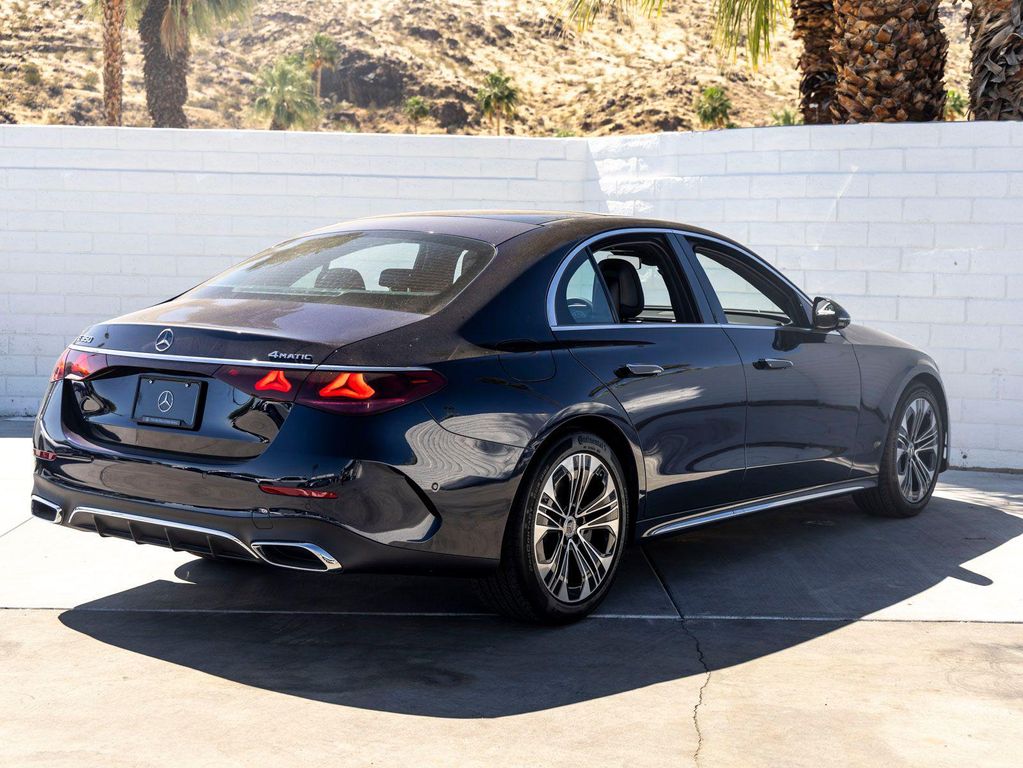 MERCEDES-BENZ E-CLASS - 10