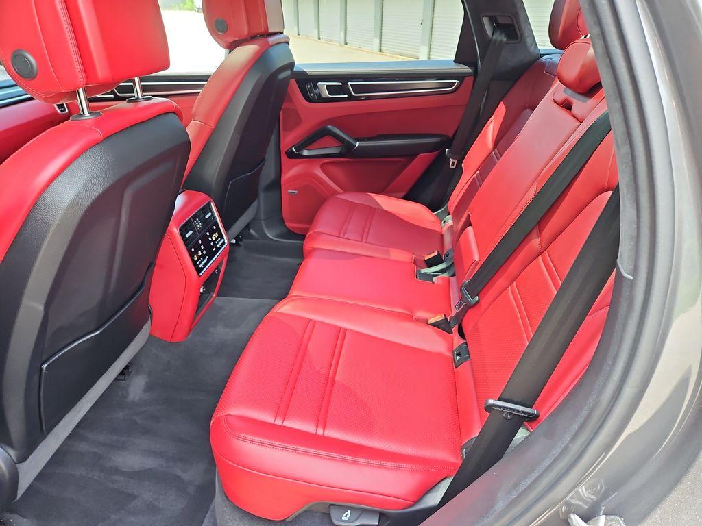 2023 Porsche CAYENNE GTS thumbnail 35