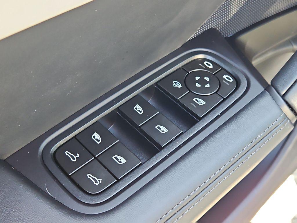 صورة مصغرة 33 لـ 2025 Porsche CAYENNE AWD