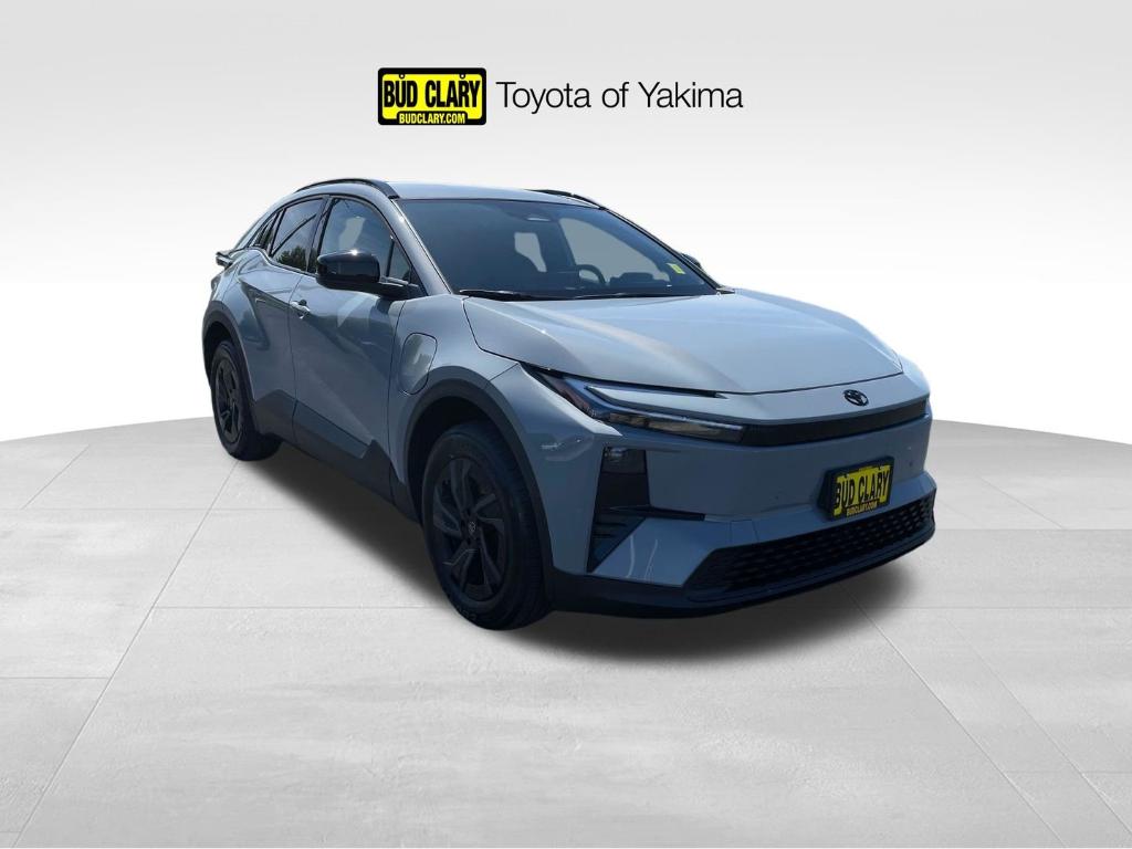 New 2026 Toyota C-HR SE