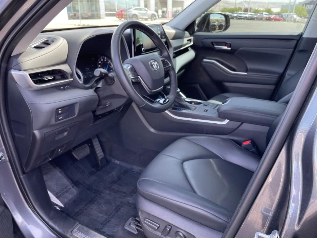 صورة 10 لـ 2021 Toyota HIGHLANDER HYBRID XLE