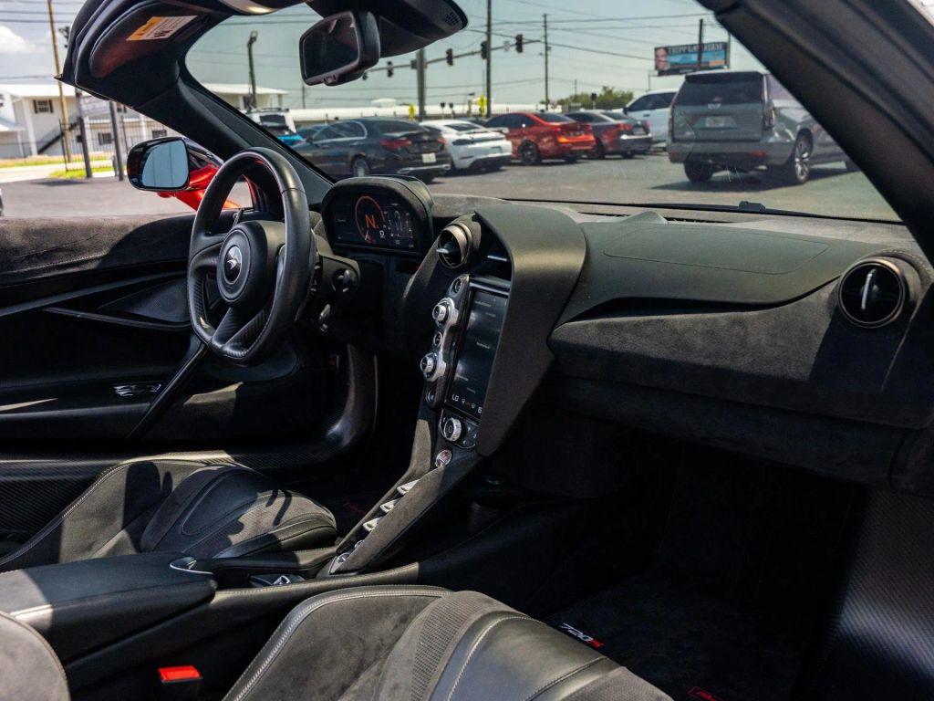 صورة 42 لـ 2020 Mclaren 720S BASE