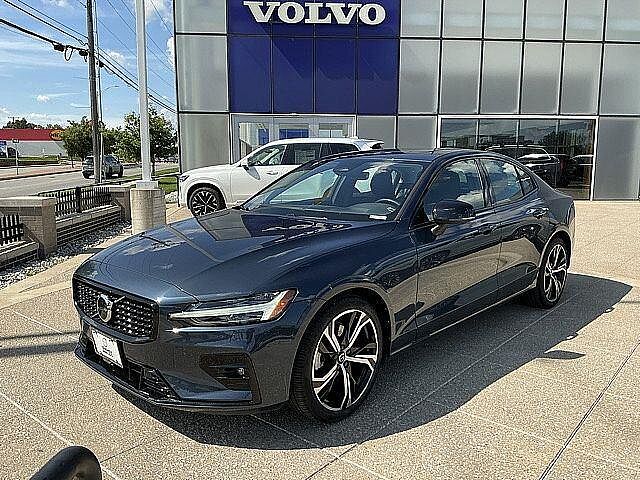 2025 Volvo S60 CORE 照片 2