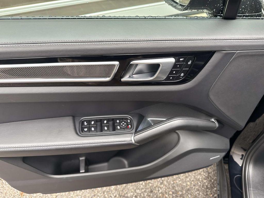 صورة مصغرة 18 لـ 2022 Porsche CAYENNE CAYENNE TURBO S E-HYBRID