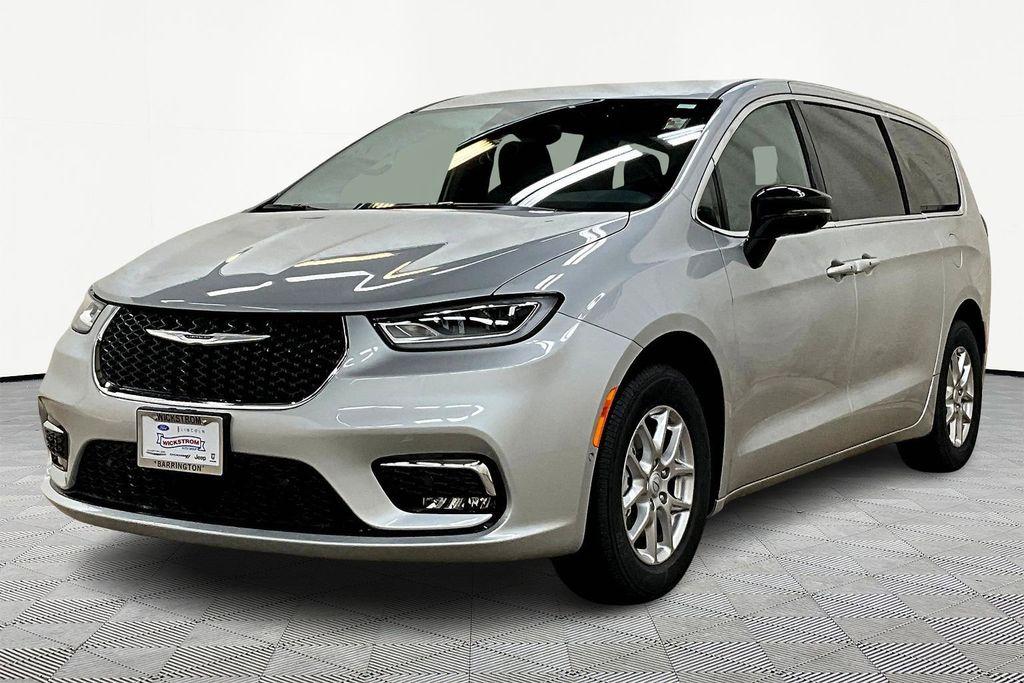 New 2026 Chrysler Pacifica Select