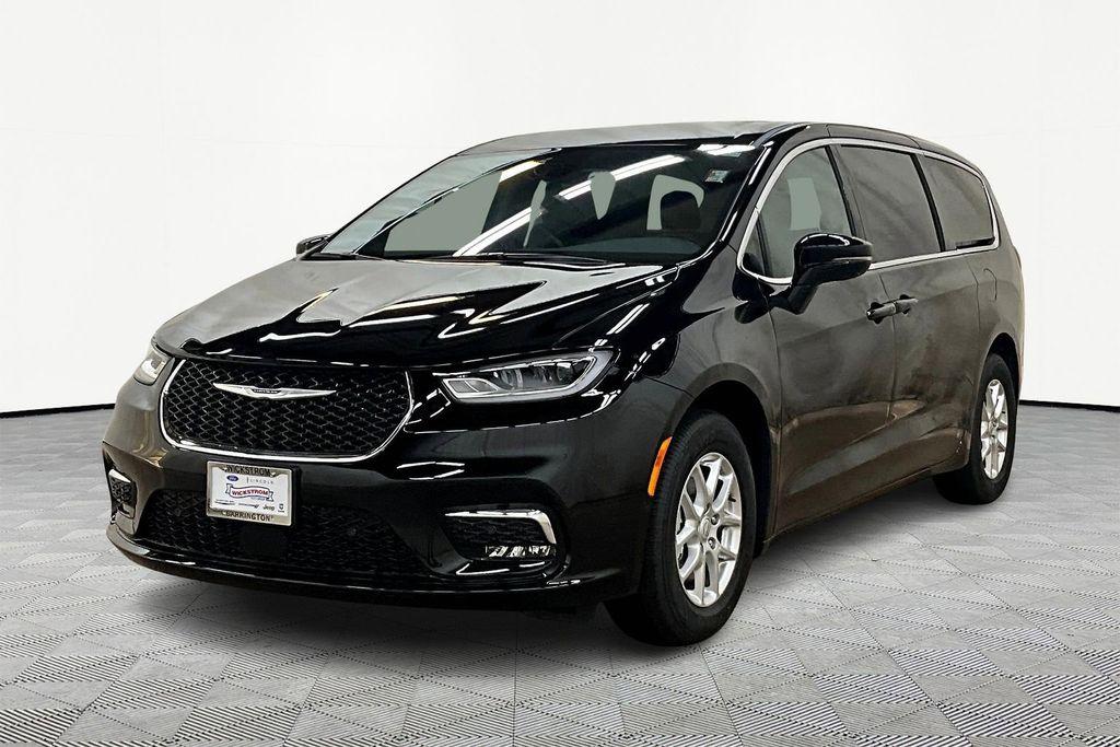 New 2026 Chrysler Pacifica Select