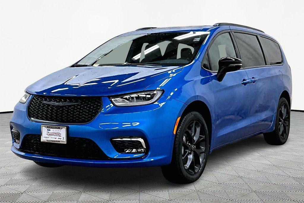 New 2026 Chrysler Pacifica Limited