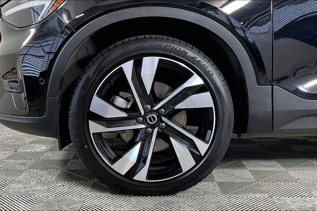 صورة 8 لـ 2023 Volvo XC40 B5 ULTIMATE DARK THEME