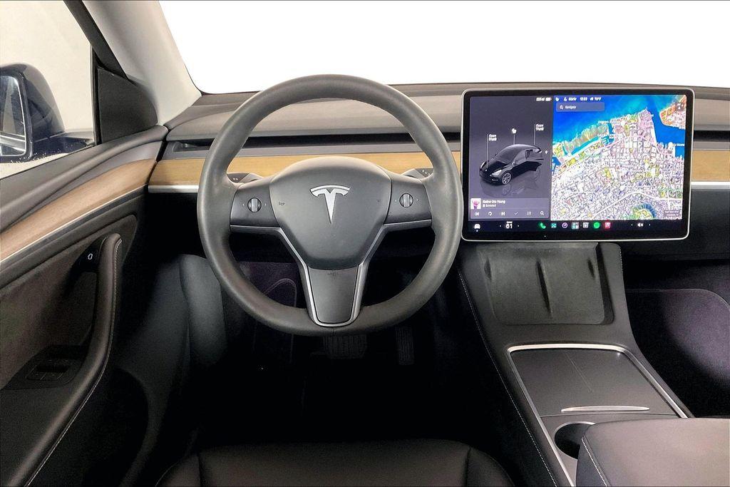 TESLA MODEL Y - 4