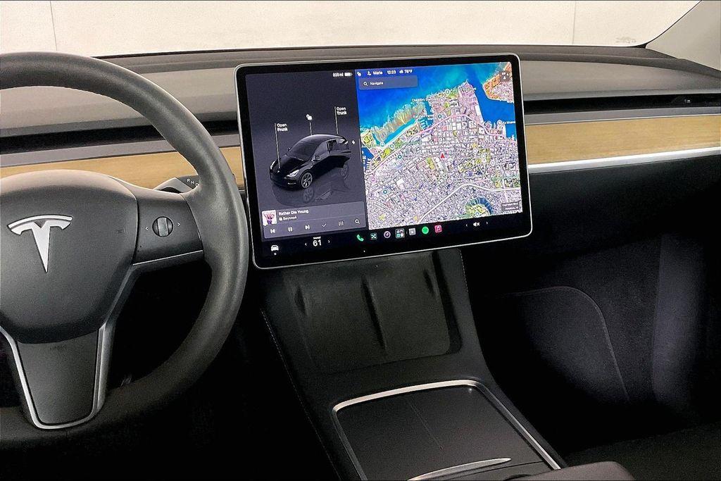 TESLA MODEL Y - 5