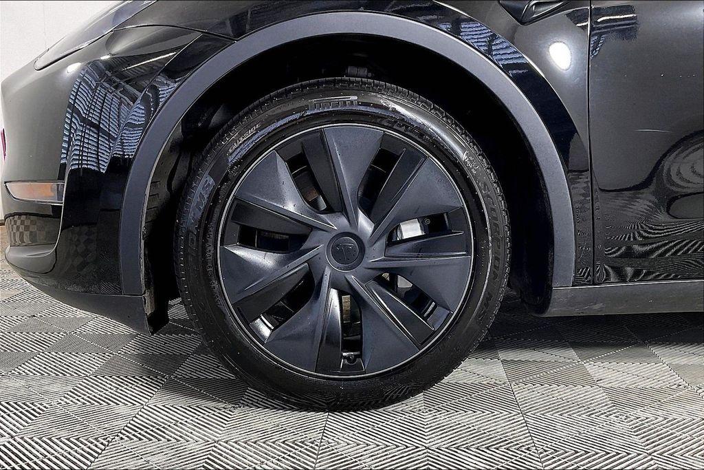 TESLA MODEL Y - 7