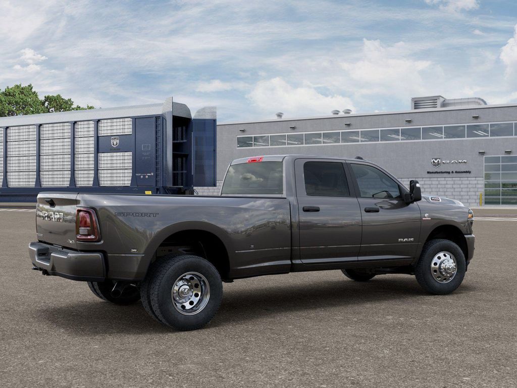 صورة 2 لـ 2026 RAM 3500 BIG HORN CREW CAB 4X4 8' BOX