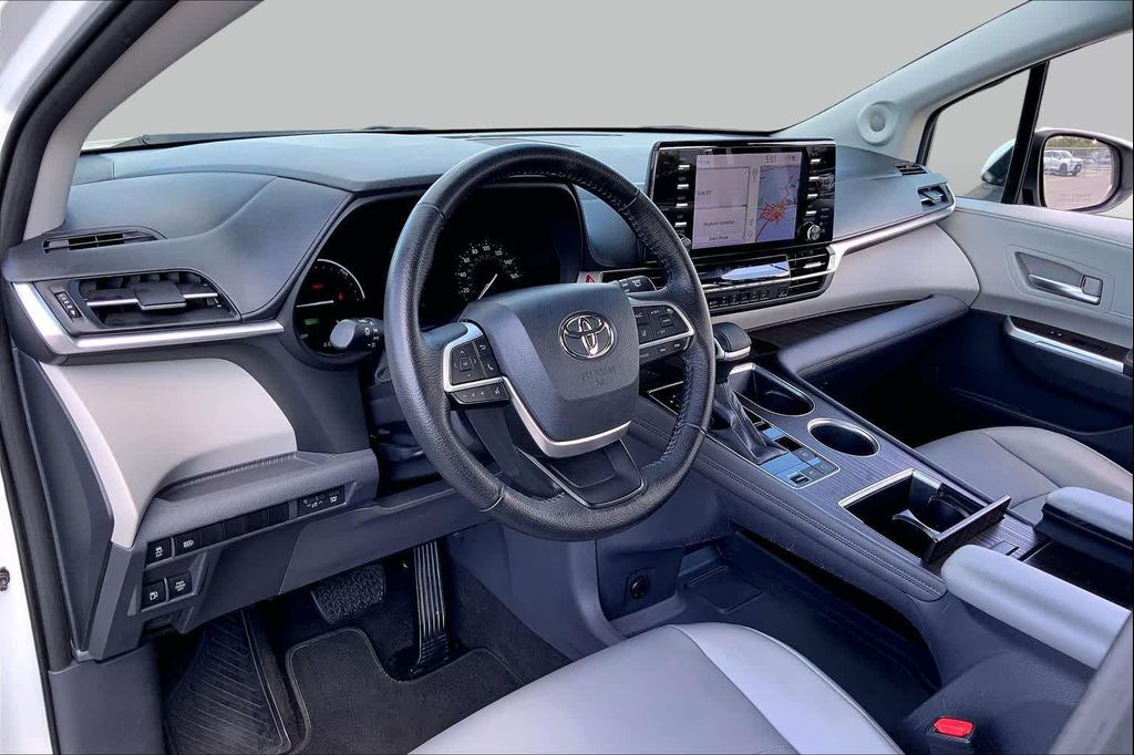 صورة مصغرة 17 لـ 2021 Toyota SIENNA XLE 8 PASSENGER