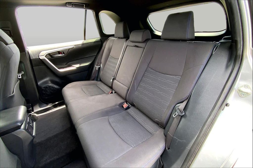 صورة مصغرة 20 لـ 2023 Toyota RAV4 HYBRID SE