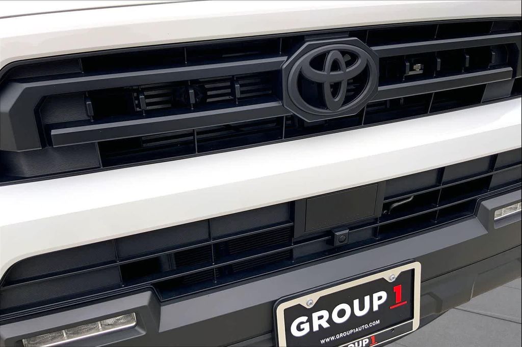 صورة مصغرة 29 لـ 2025 Toyota 4RUNNER SR5