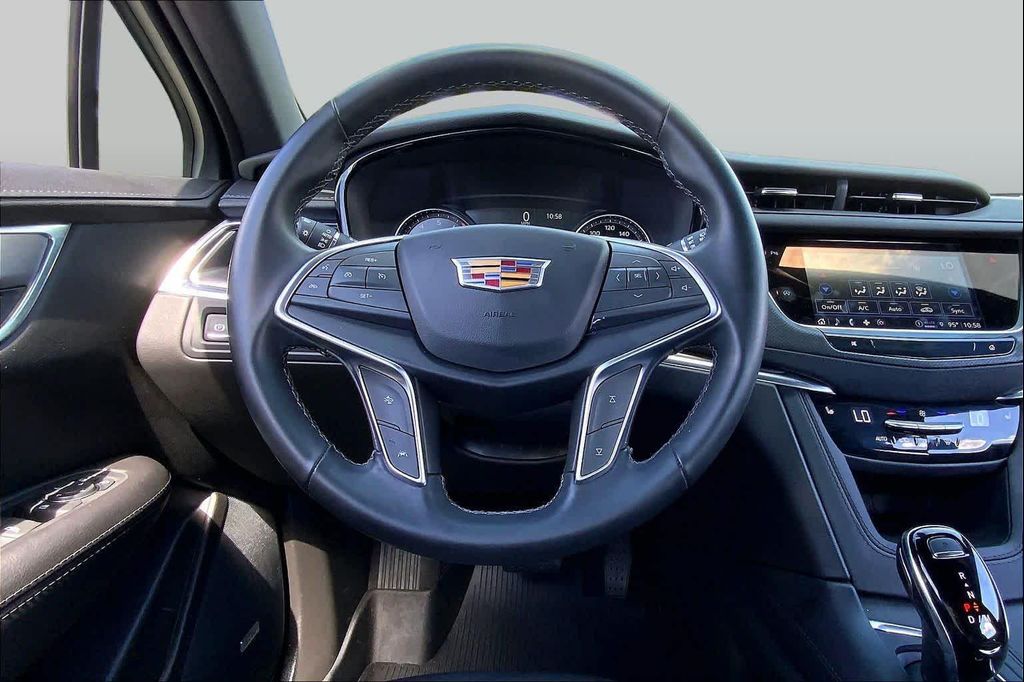 صورة 6 لـ 2025 Cadillac XT5 LUXURY