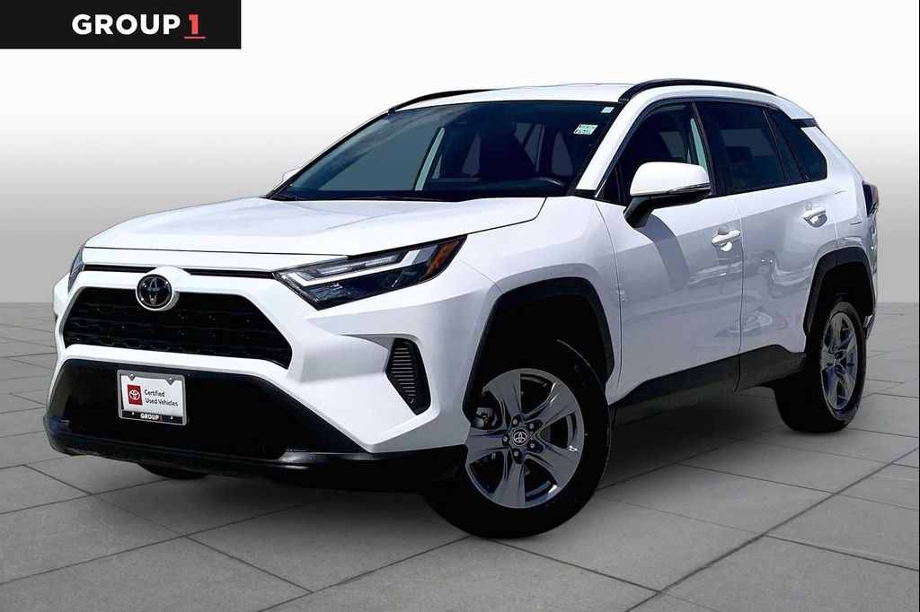 صورة 1 لـ 2025 Toyota RAV4 XLE