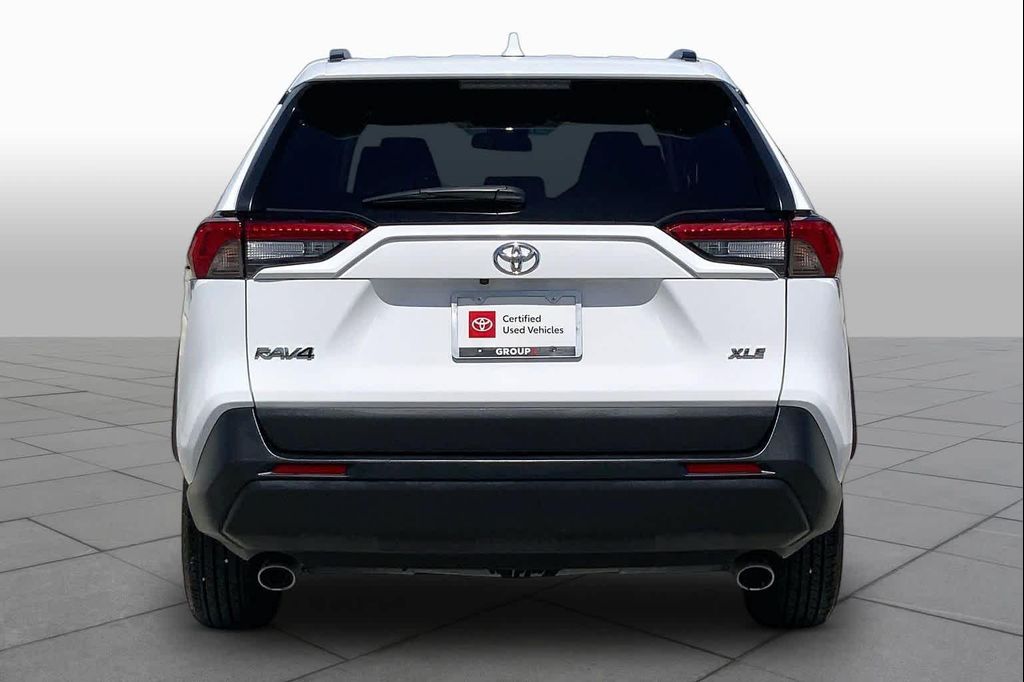 صورة 5 لـ 2025 Toyota RAV4 XLE