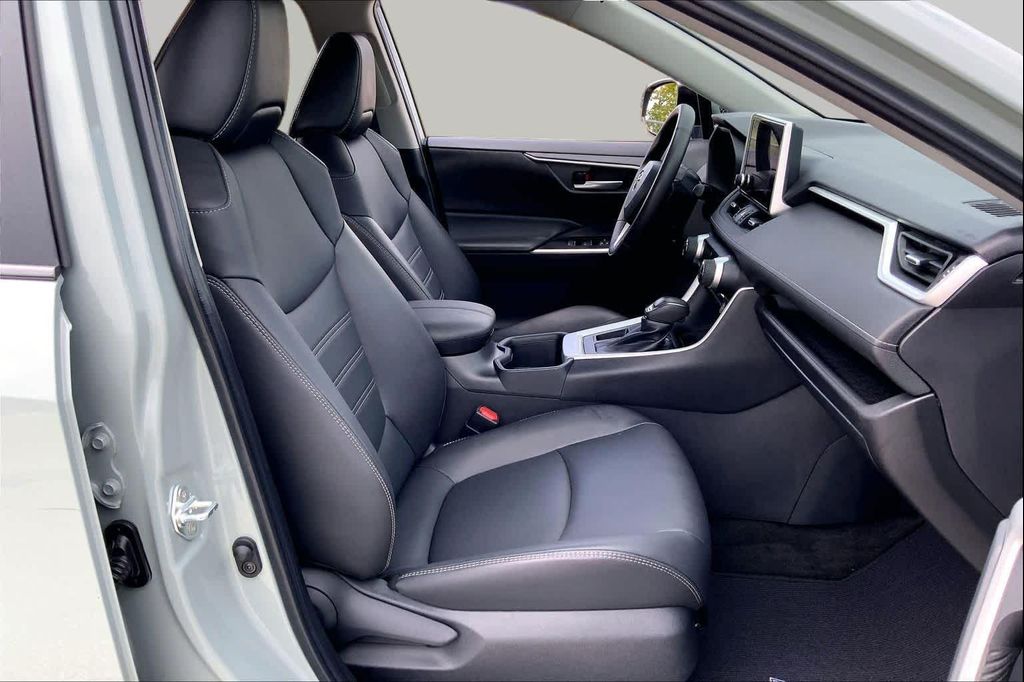 2023 Toyota RAV4 XLE PREMIUM 照片 9