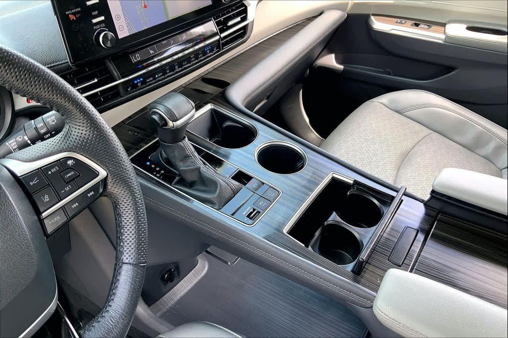 2023 Toyota SIENNA LIMITED — миниатюра 16