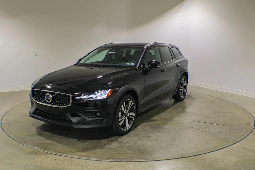New 2026 Volvo V60 Cross Country Plus, B5 AWD Gas (mild hybrid)