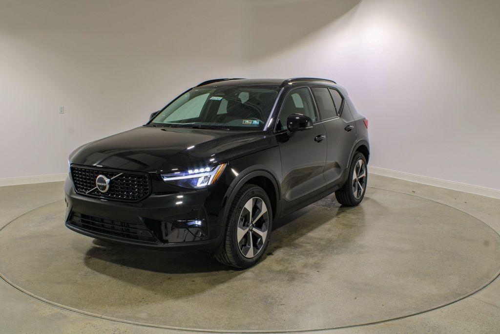 New 2026 Volvo XC40 Plus, B5 AWD Gas (mild hybrid), Dark