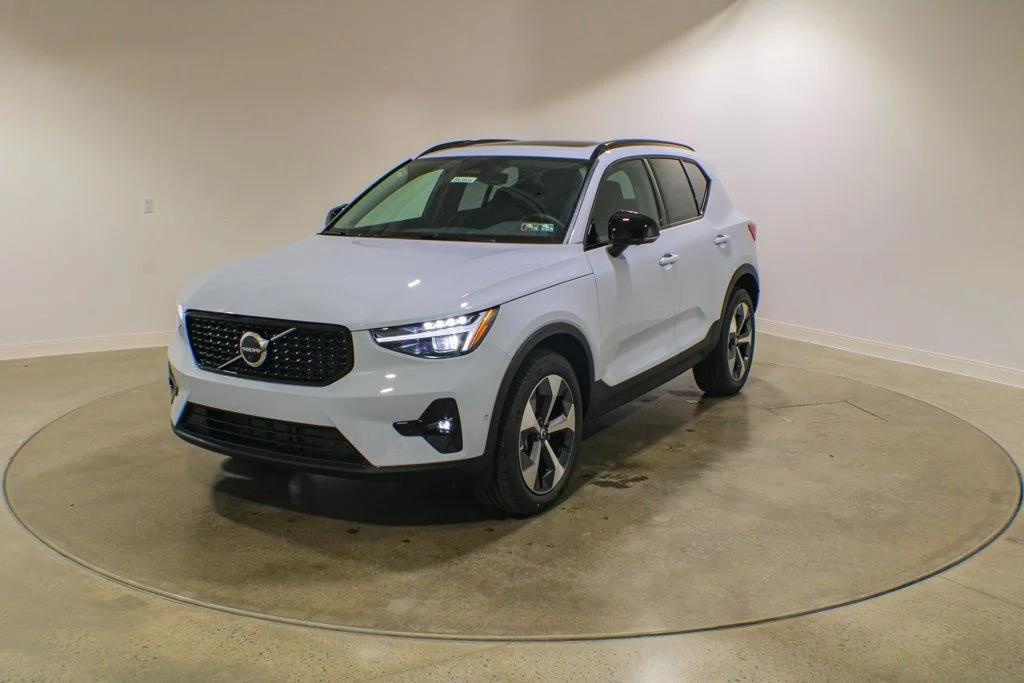 New 2026 Volvo XC40 Plus, B5 AWD Gas (mild hybrid), Dark
