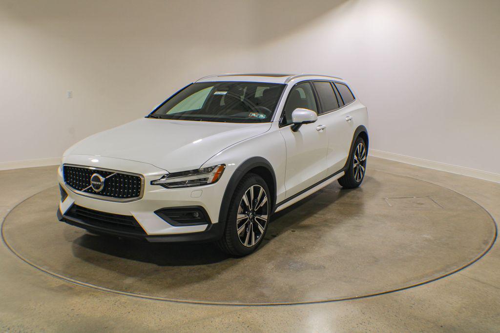 New 2026 Volvo V60 Cross Country Ultra, B5 AWD Gas (mild hybrid)